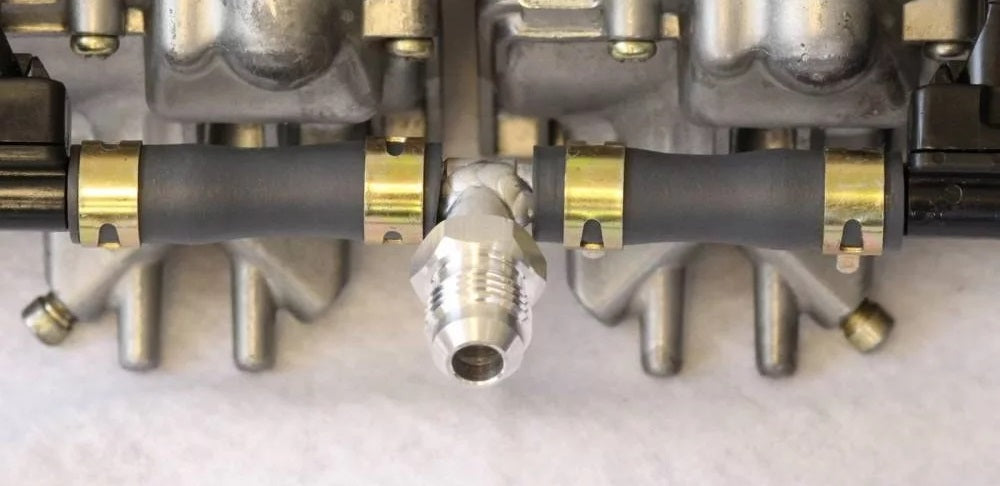 MICRO,CARBURETOR T-FITTING,-6AN MALE INLET